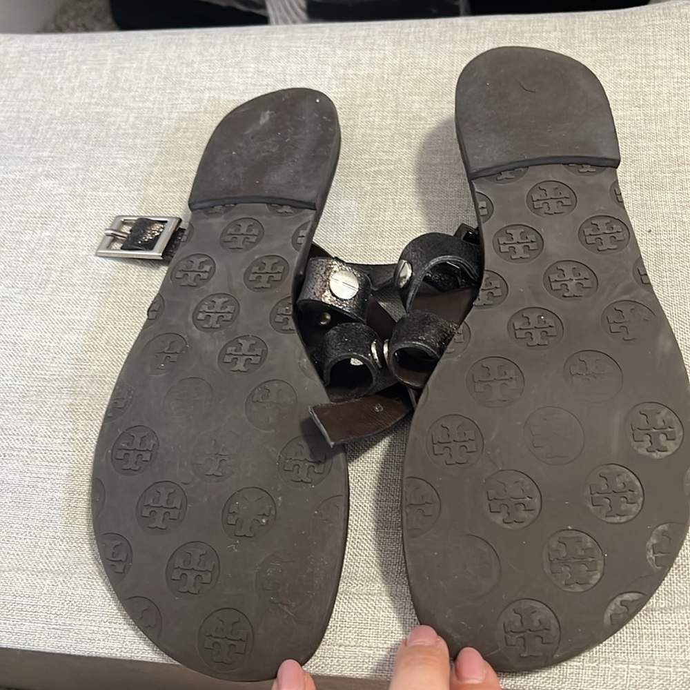 Tory Burch Briza Metallic Silver Gray Leather Gladiator Sandals - Picture 6 of 6